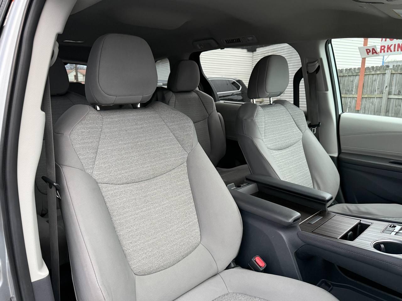 Toyota Sienna LE 8-Passenger 2023