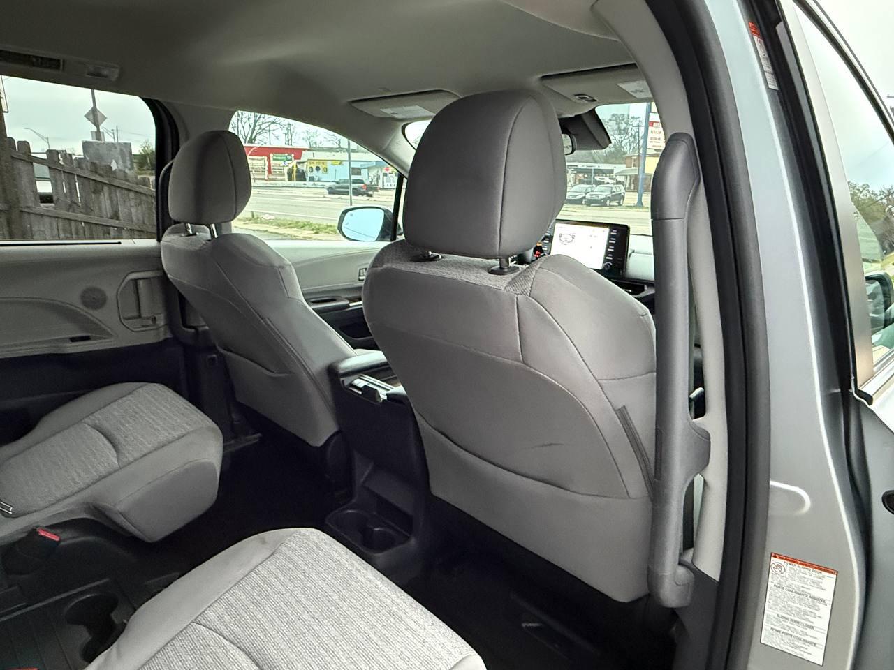 Toyota Sienna LE 8-Passenger 2023
