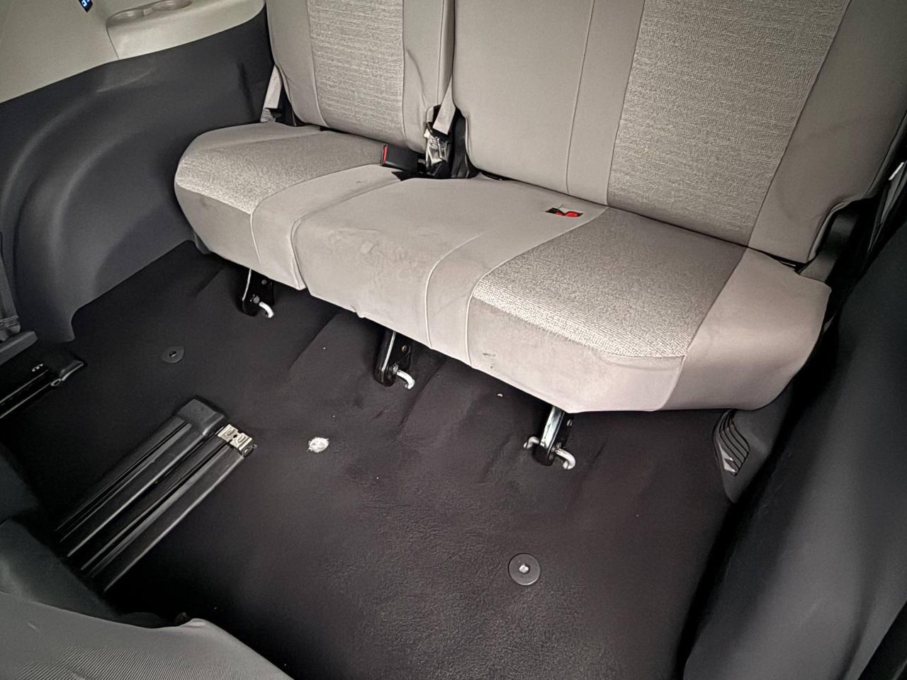 Toyota Sienna LE 8-Passenger 2023