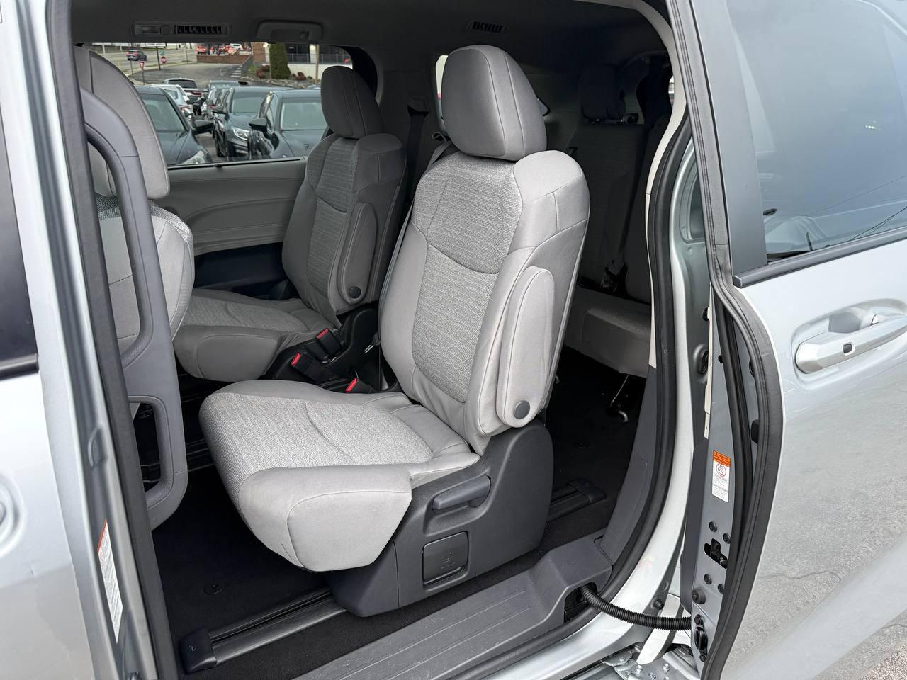 Toyota Sienna LE 8-Passenger 2023