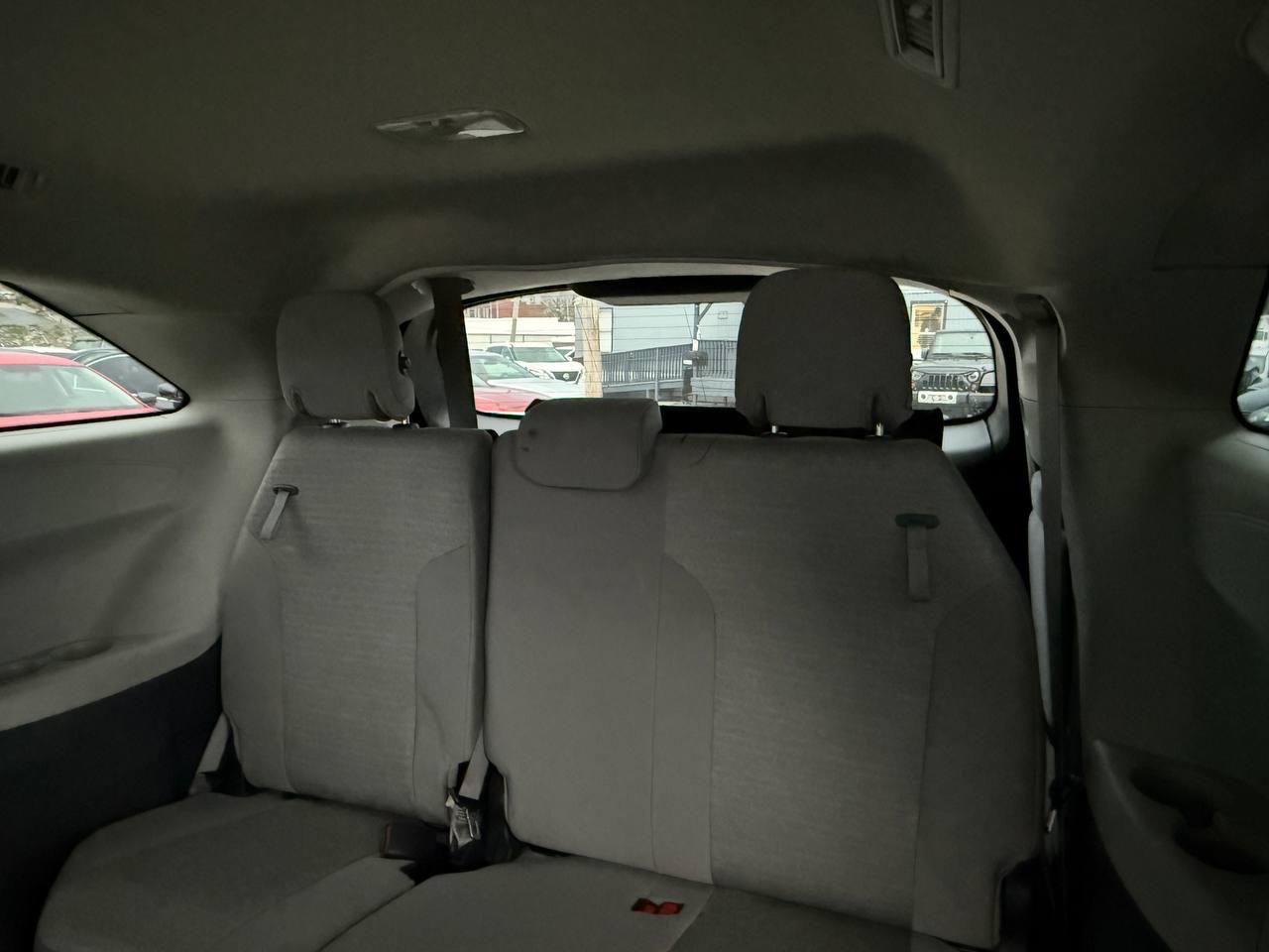 Toyota Sienna LE 8-Passenger 2023
