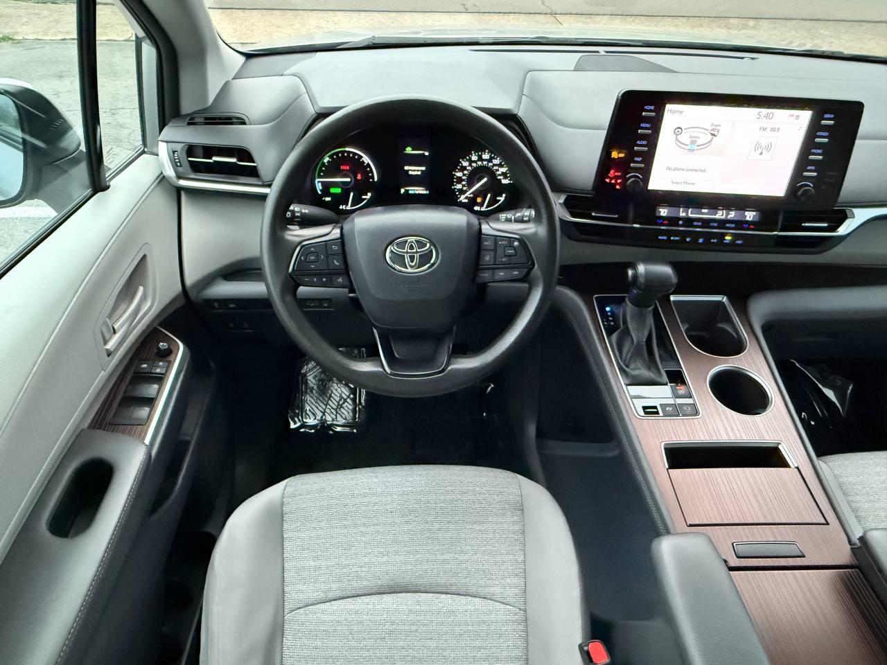 Toyota Sienna LE 8-Passenger 2023