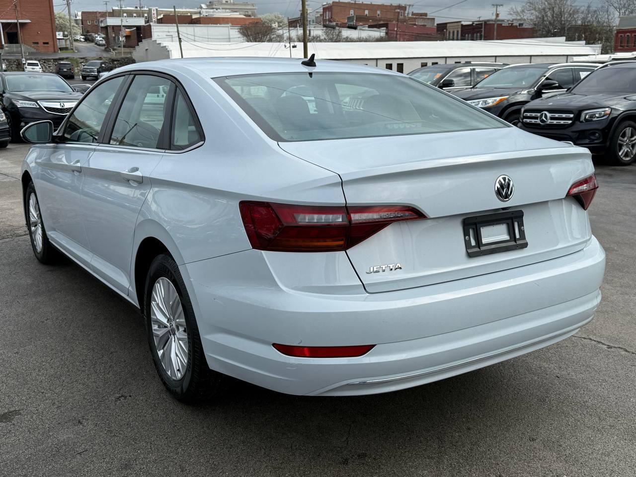 Volkswagen Jetta 1.4T S 6A 2019