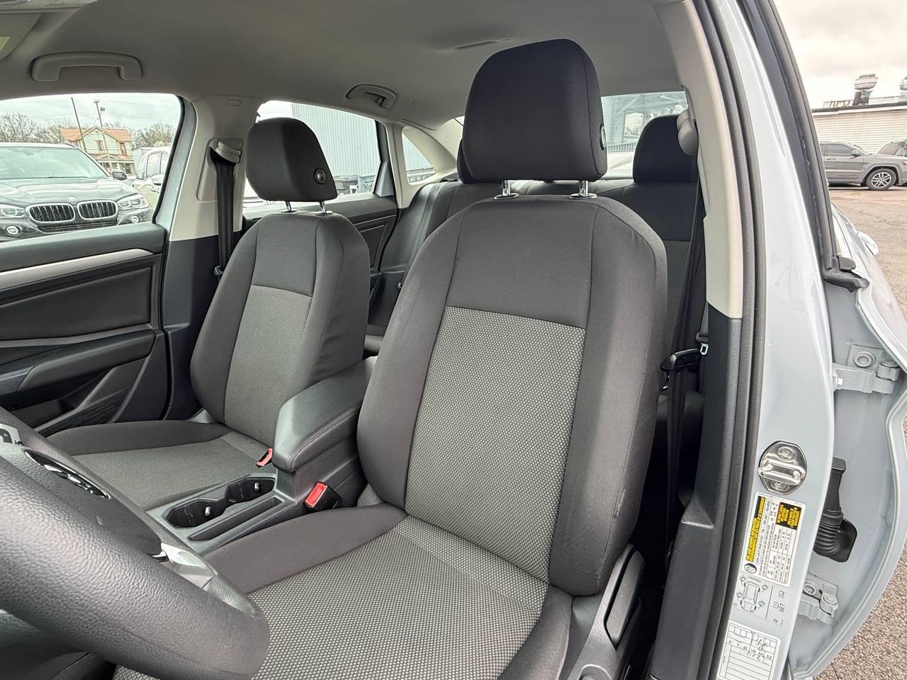 Volkswagen Jetta 1.4T S 6A 2019