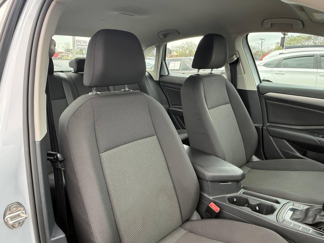 Volkswagen Jetta 1.4T S 6A 2019