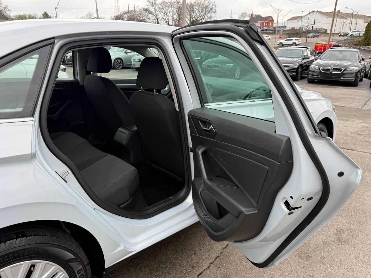 Volkswagen Jetta 1.4T S 6A 2019