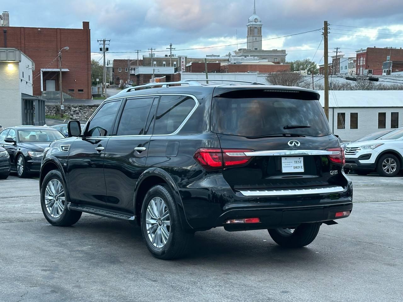 Infiniti QX80 LUXE 2019