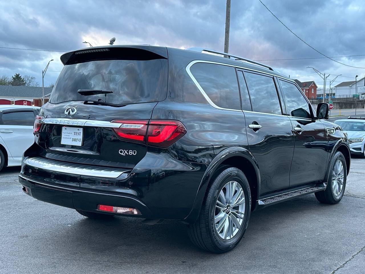 Infiniti QX80 LUXE 2019