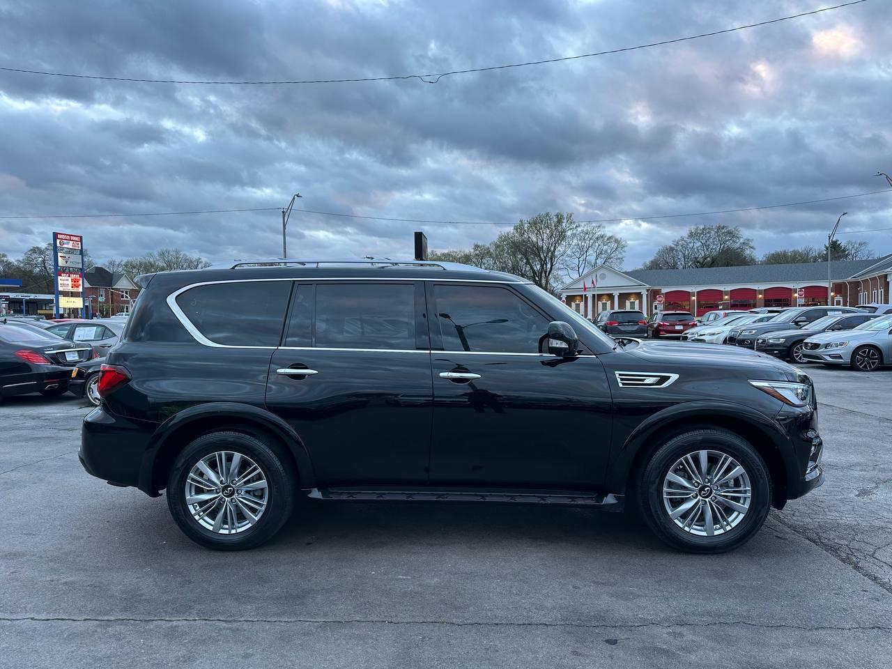 Infiniti QX80 LUXE 2019