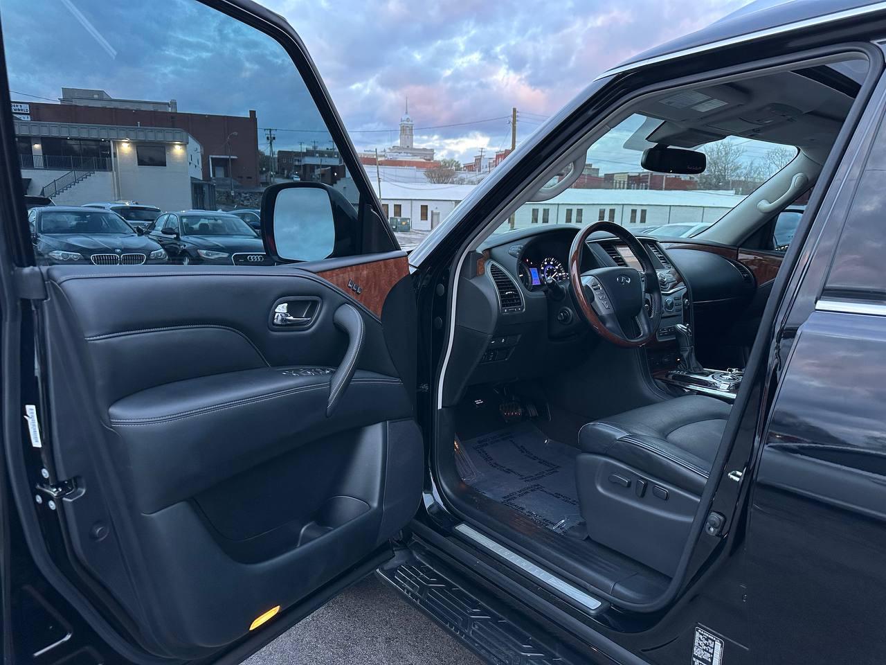 Infiniti QX80 LUXE 2019