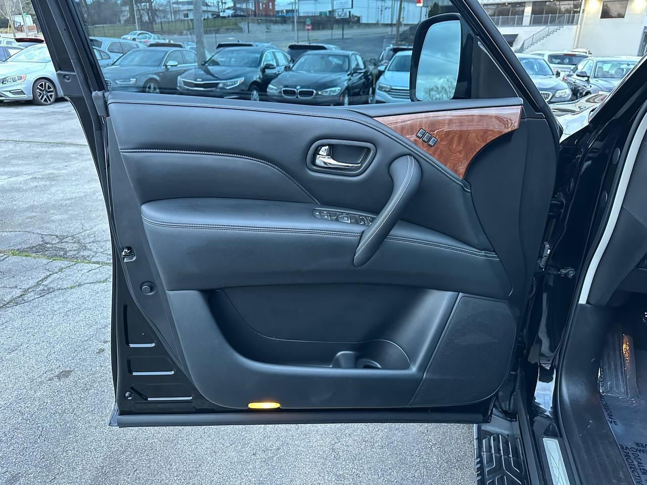 Infiniti QX80 LUXE 2019