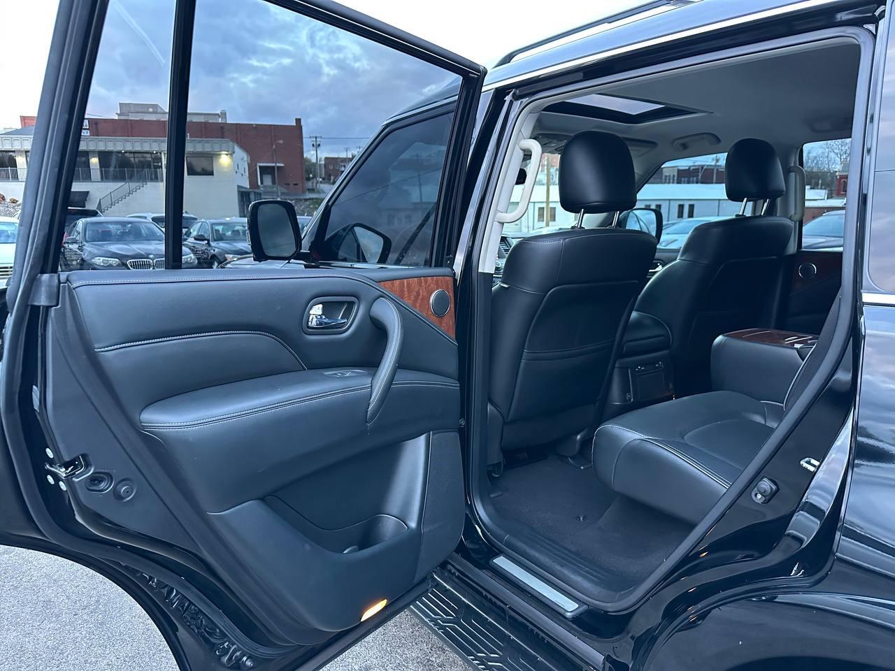 Infiniti QX80 LUXE 2019