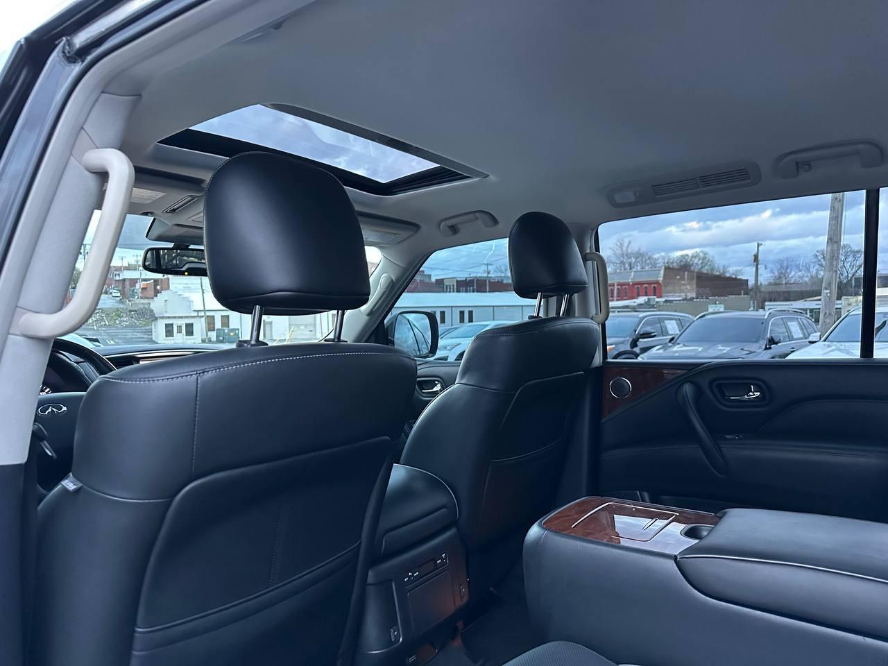 Infiniti QX80 LUXE 2019