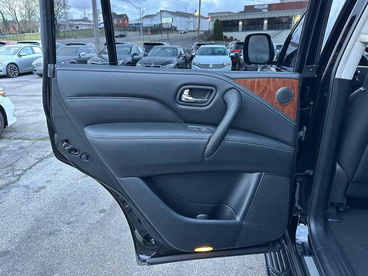 Infiniti QX80 LUXE 2019