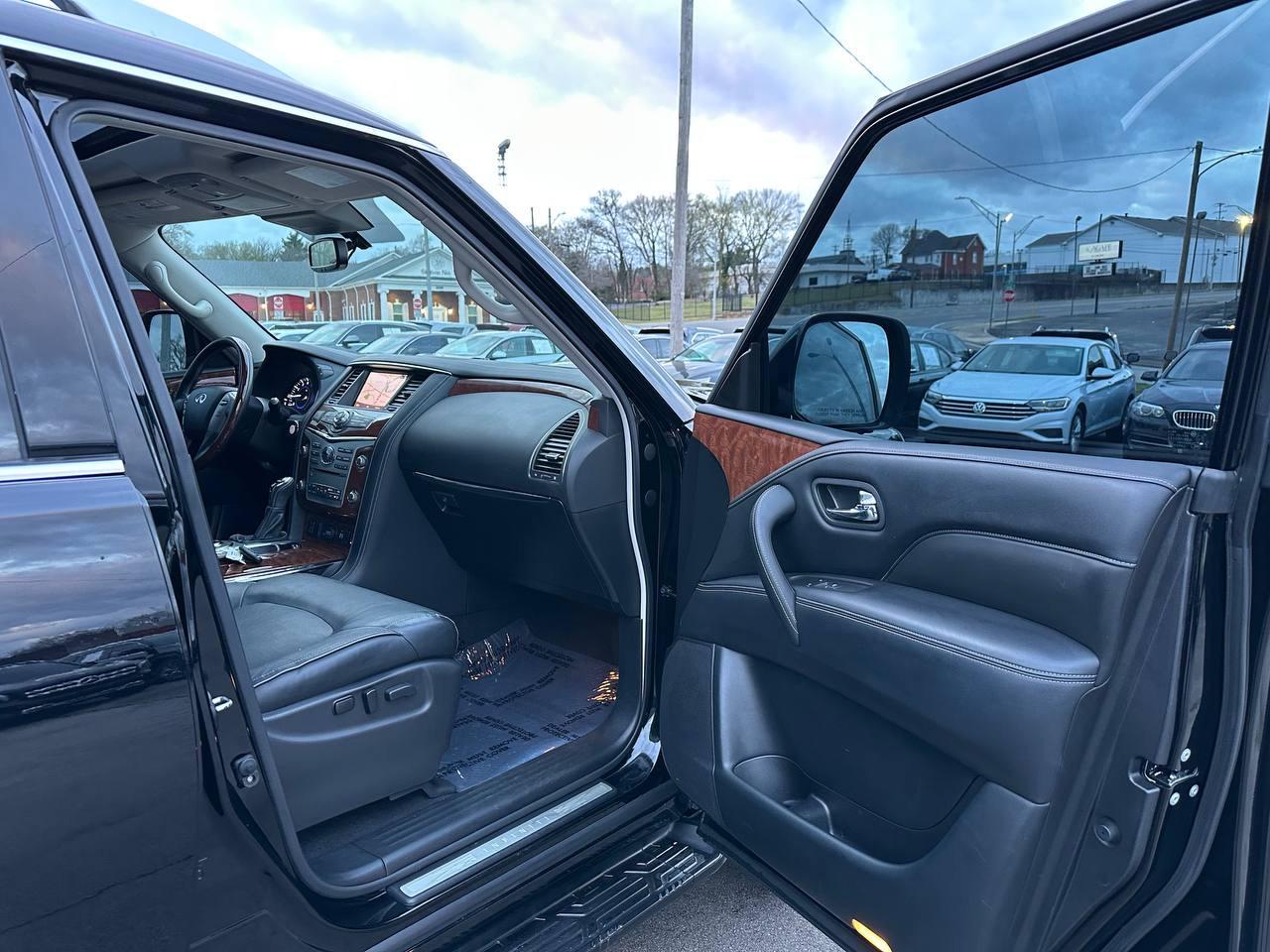 Infiniti QX80 LUXE 2019