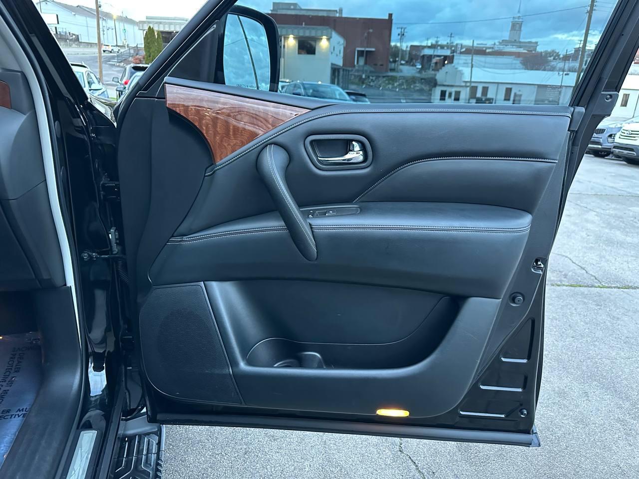 Infiniti QX80 LUXE 2019