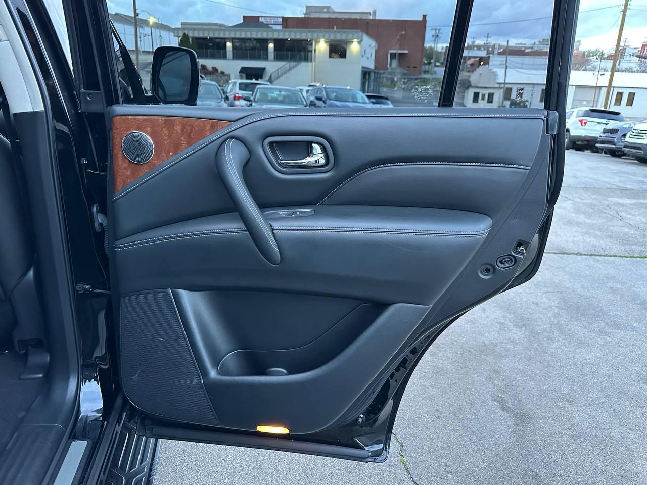 Infiniti QX80 LUXE 2019