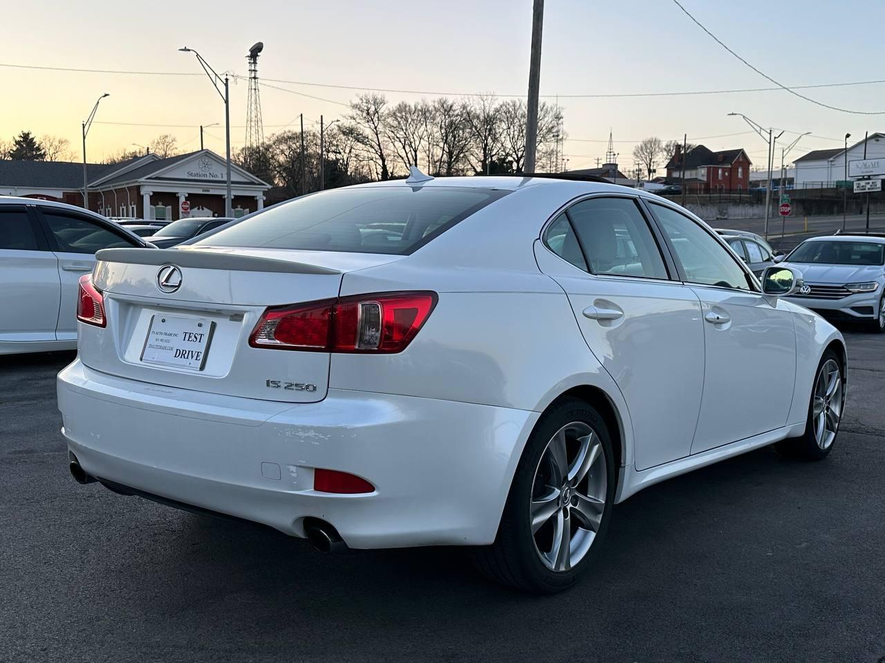 Lexus IS 250 RWD 2011