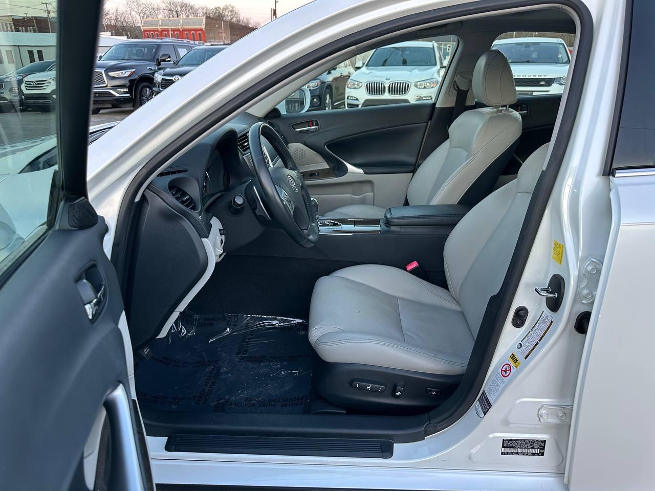 Lexus IS 250 RWD 2011