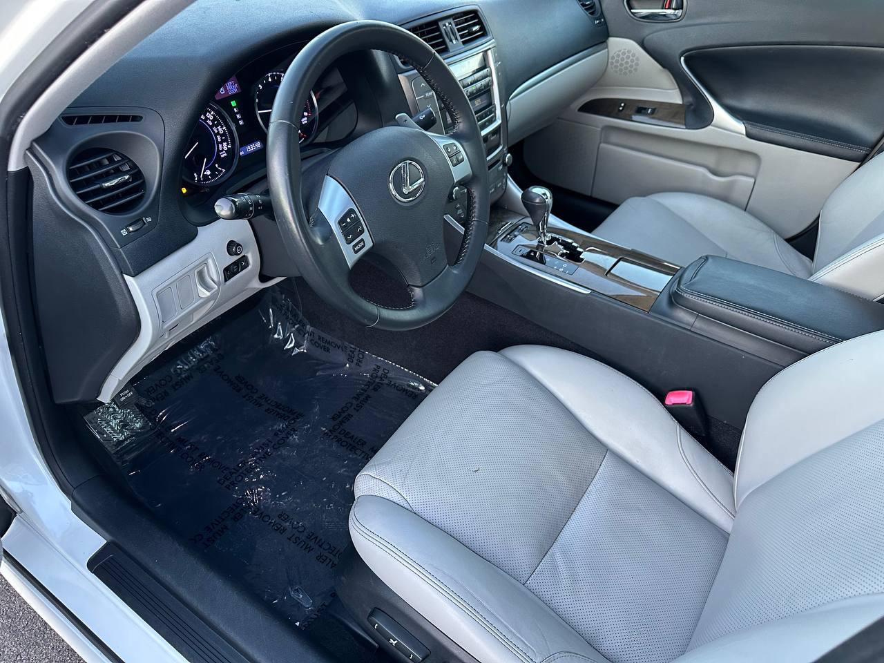 Lexus IS 250 RWD 2011