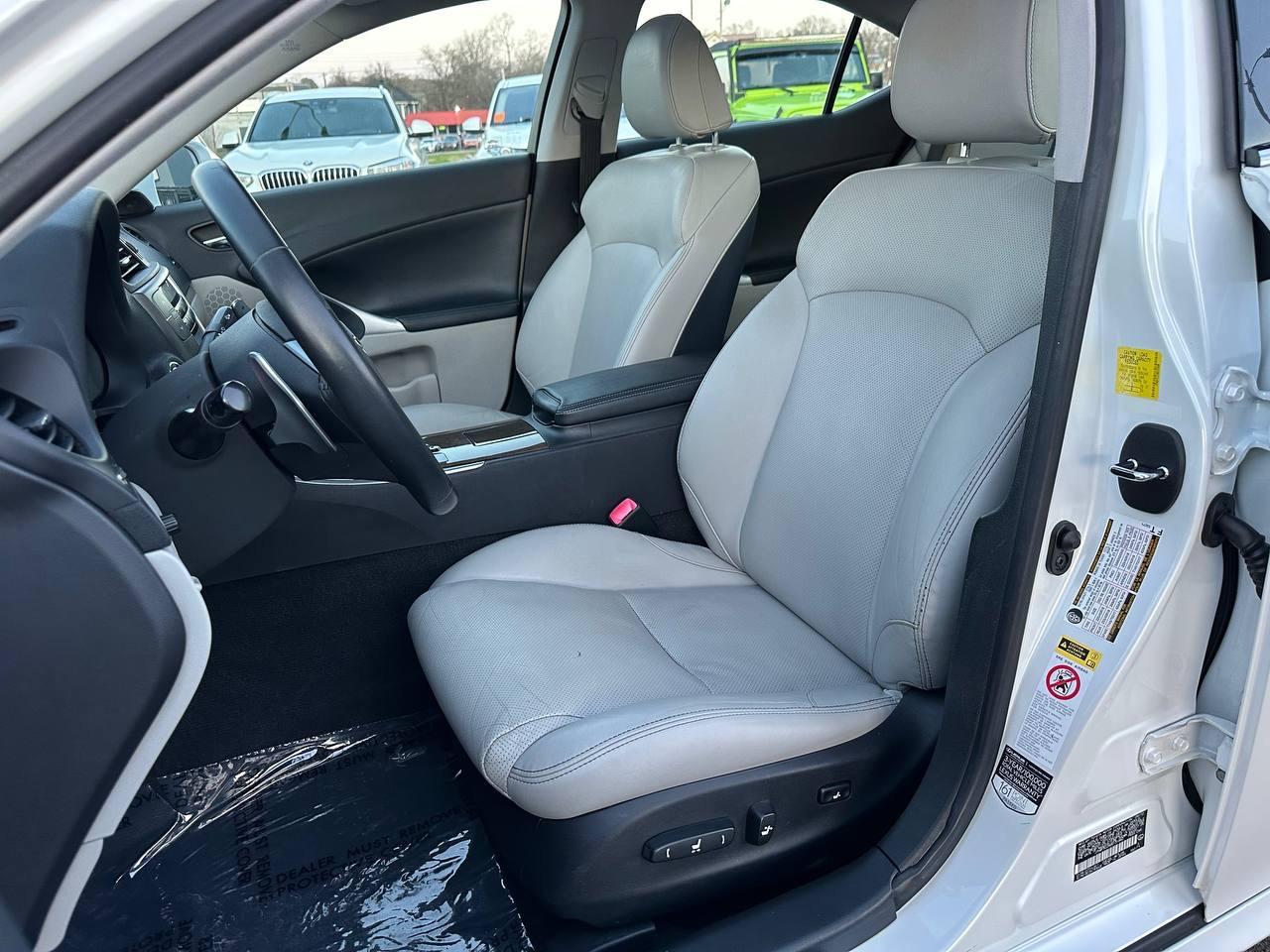 Lexus IS 250 RWD 2011