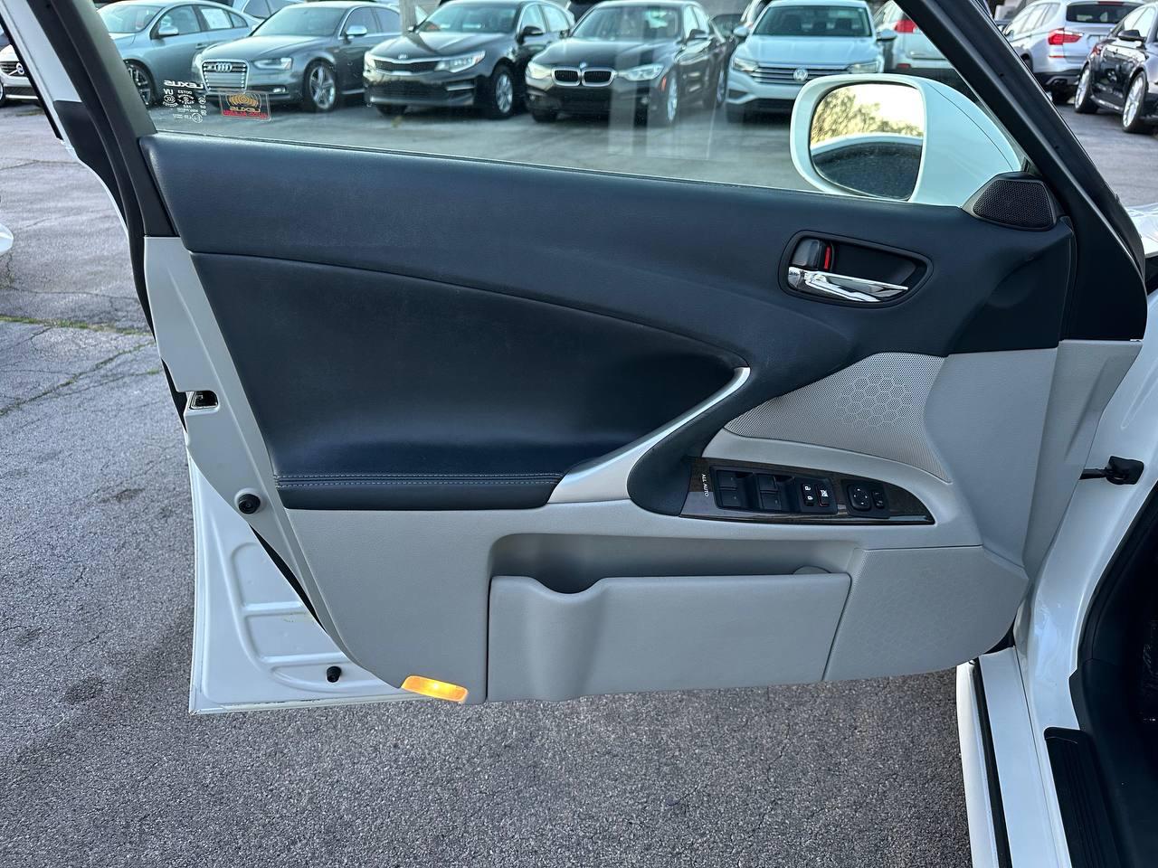 Lexus IS 250 RWD 2011