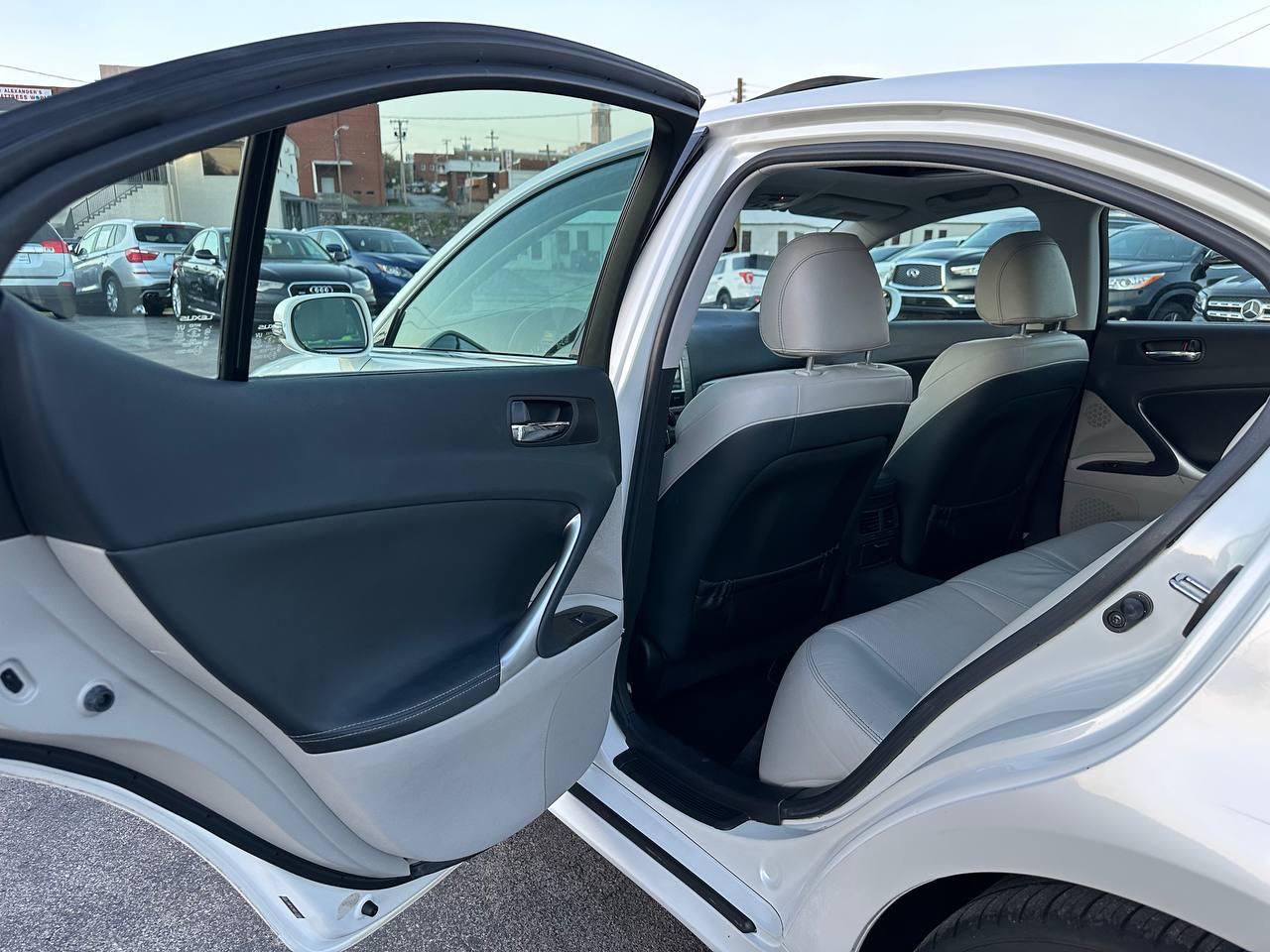 Lexus IS 250 RWD 2011