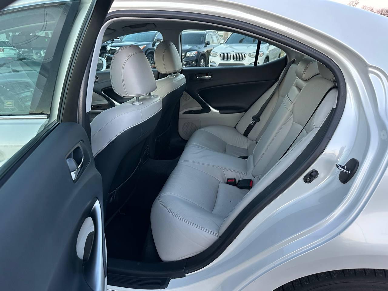 Lexus IS 250 RWD 2011