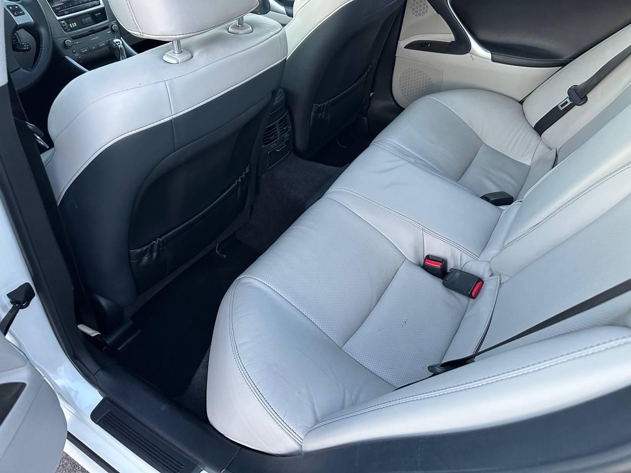 Lexus IS 250 RWD 2011