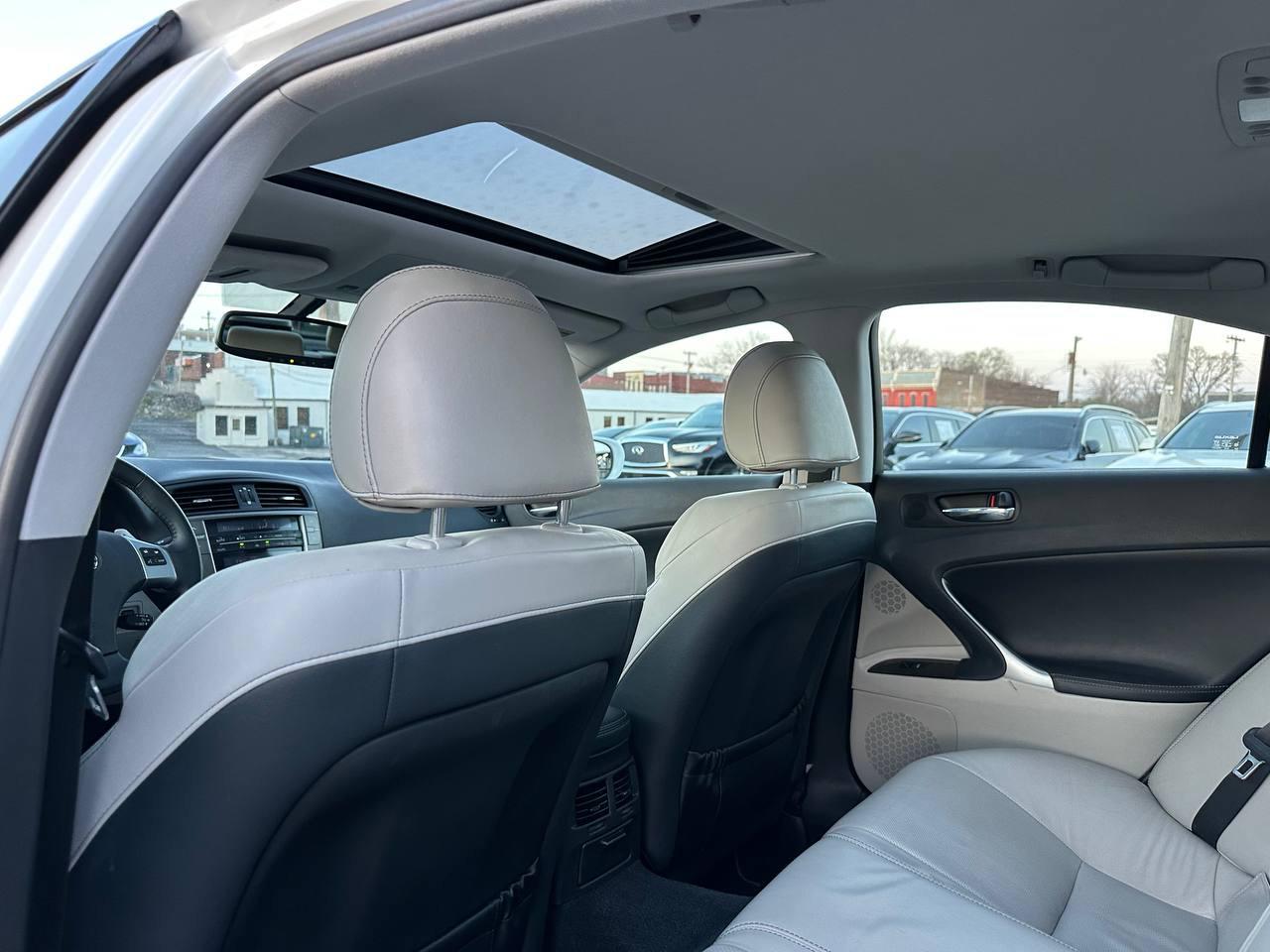 Lexus IS 250 RWD 2011