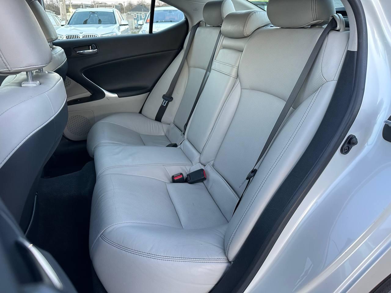 Lexus IS 250 RWD 2011