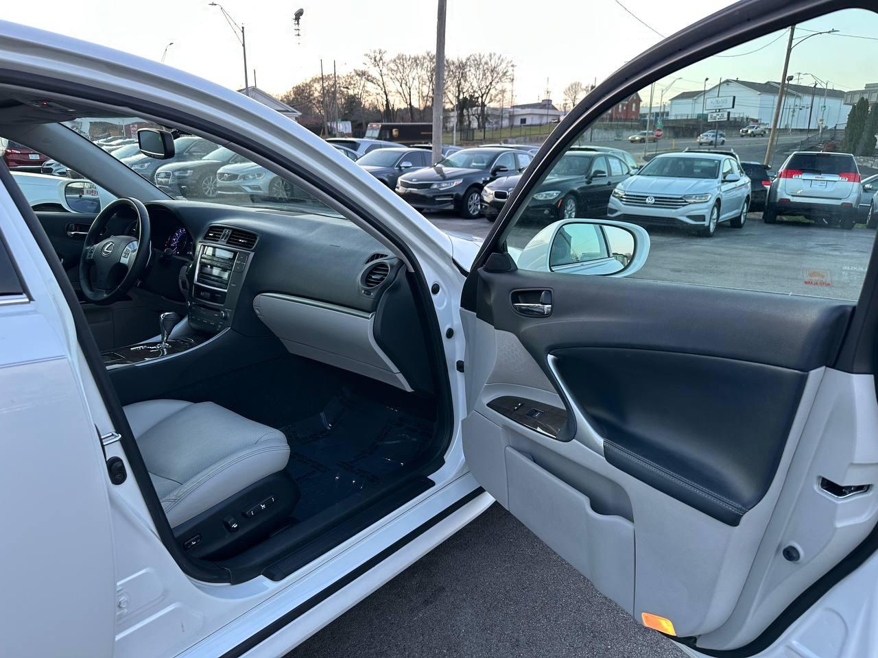 Lexus IS 250 RWD 2011