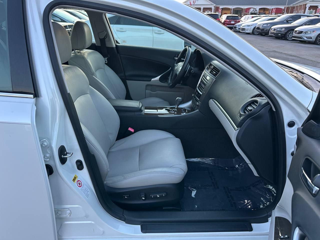 Lexus IS 250 RWD 2011