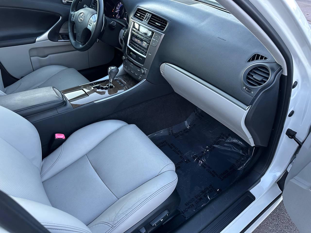 Lexus IS 250 RWD 2011