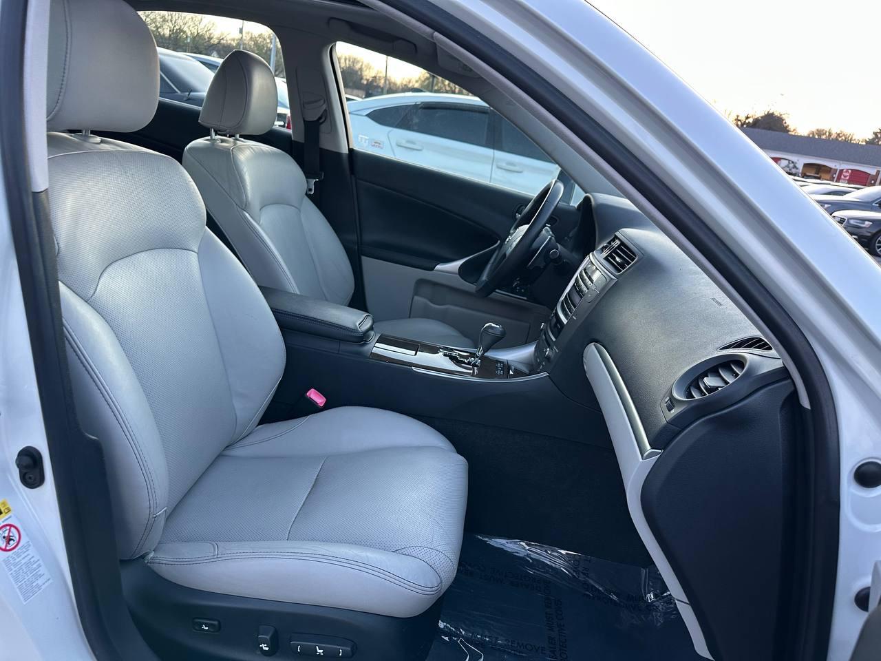 Lexus IS 250 RWD 2011