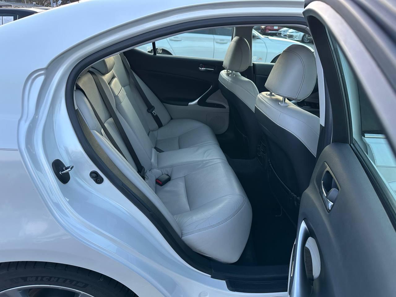 Lexus IS 250 RWD 2011