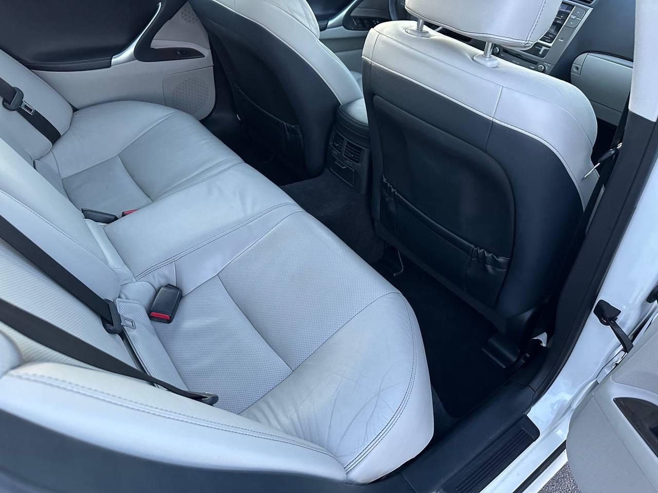 Lexus IS 250 RWD 2011