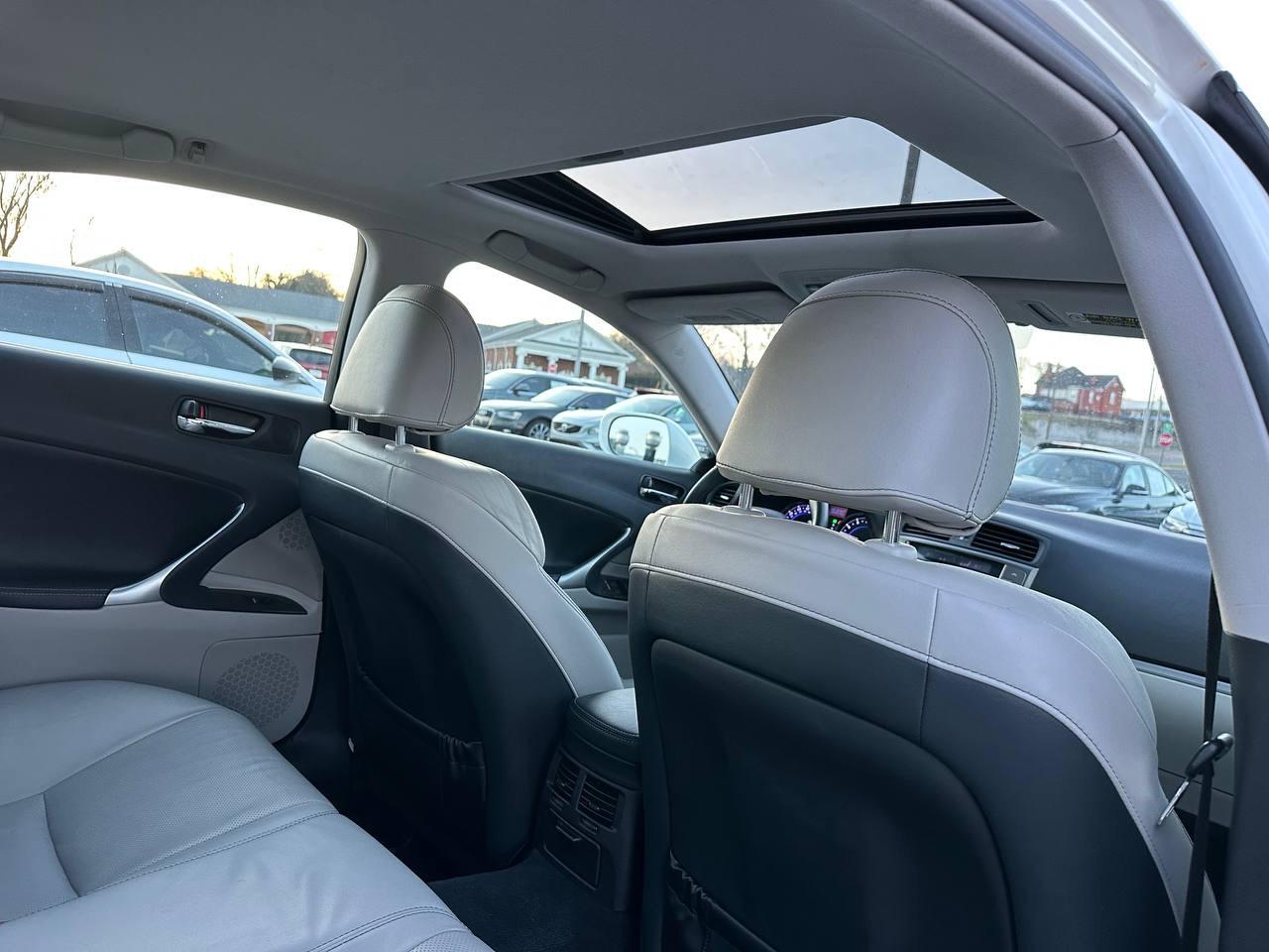 Lexus IS 250 RWD 2011