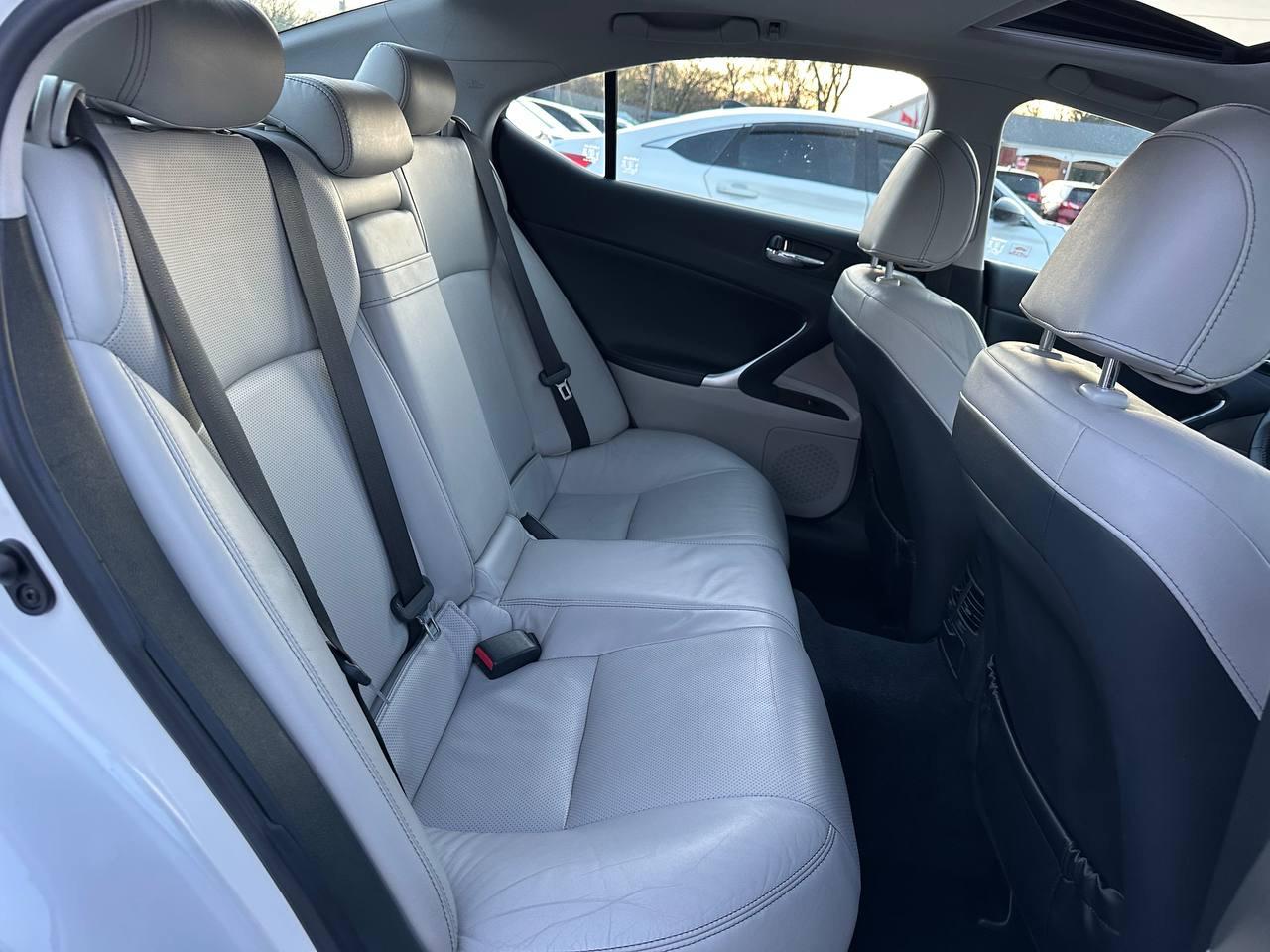 Lexus IS 250 RWD 2011