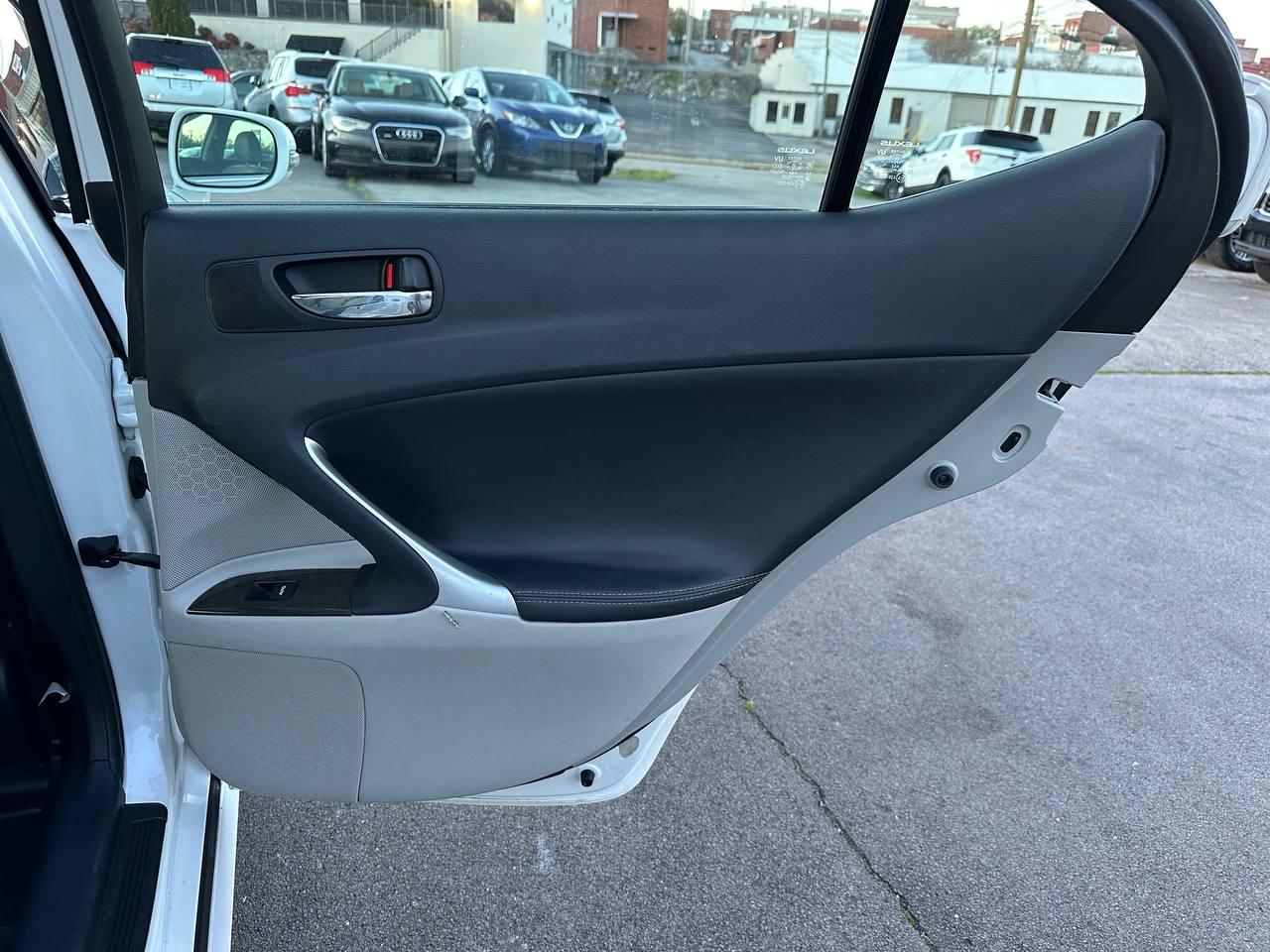 Lexus IS 250 RWD 2011