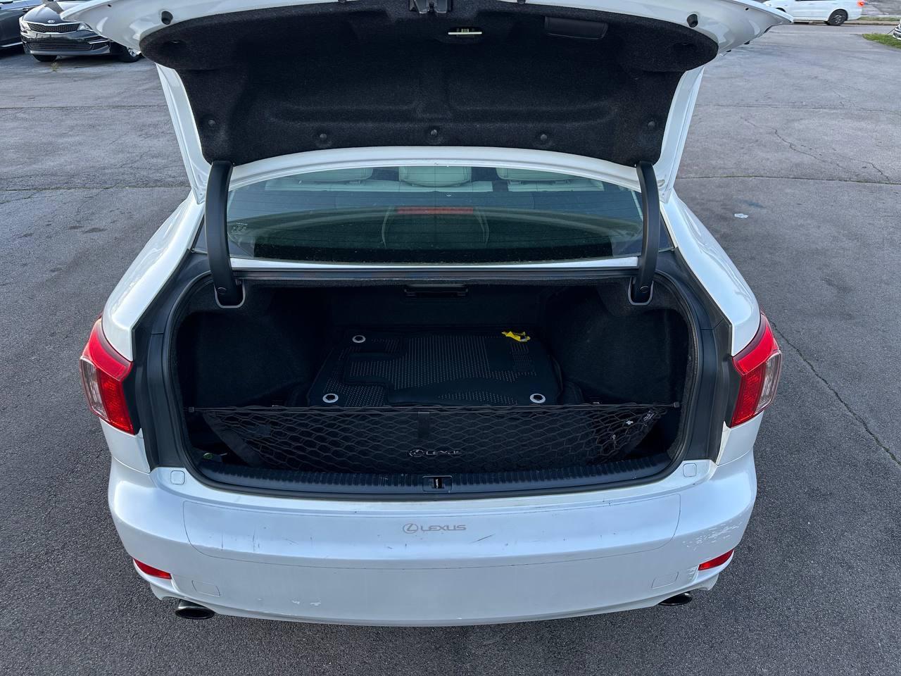 Lexus IS 250 RWD 2011