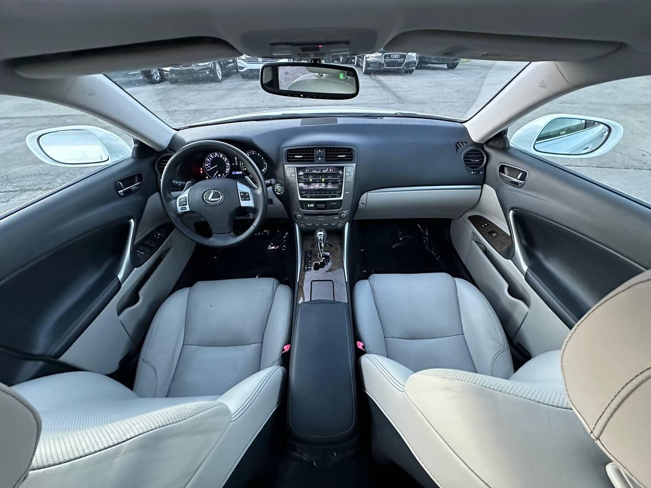 Lexus IS 250 RWD 2011