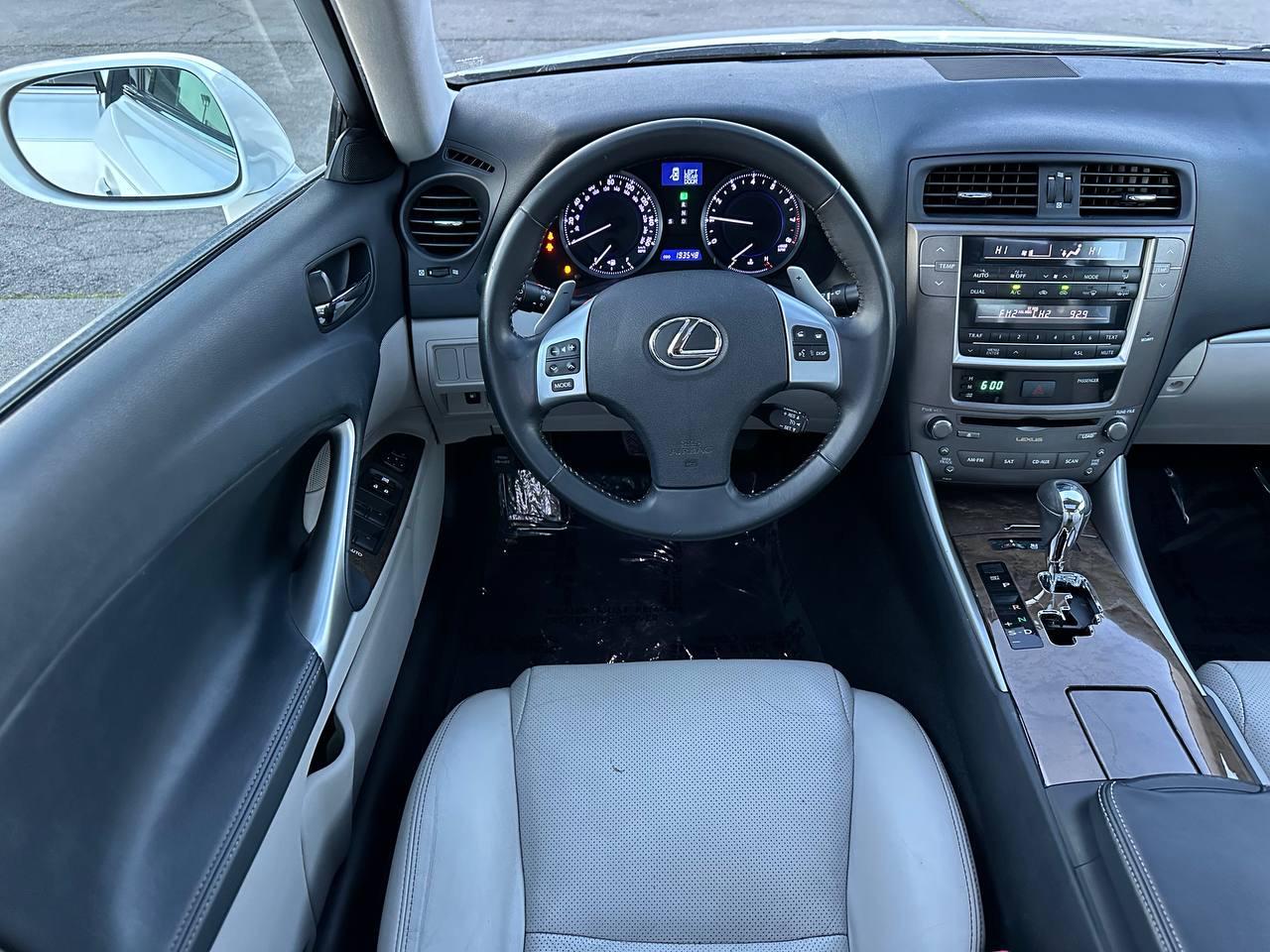 Lexus IS 250 RWD 2011