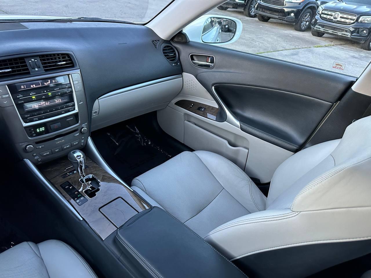 Lexus IS 250 RWD 2011