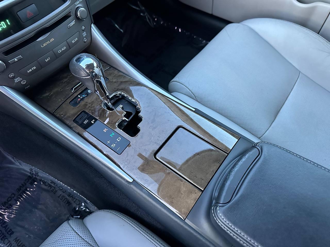 Lexus IS 250 RWD 2011