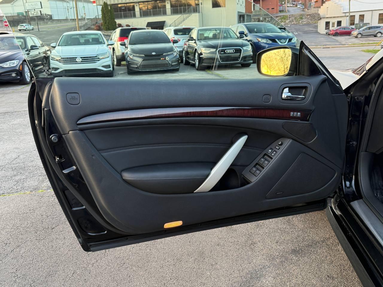 Infiniti G Convertible Base 2012