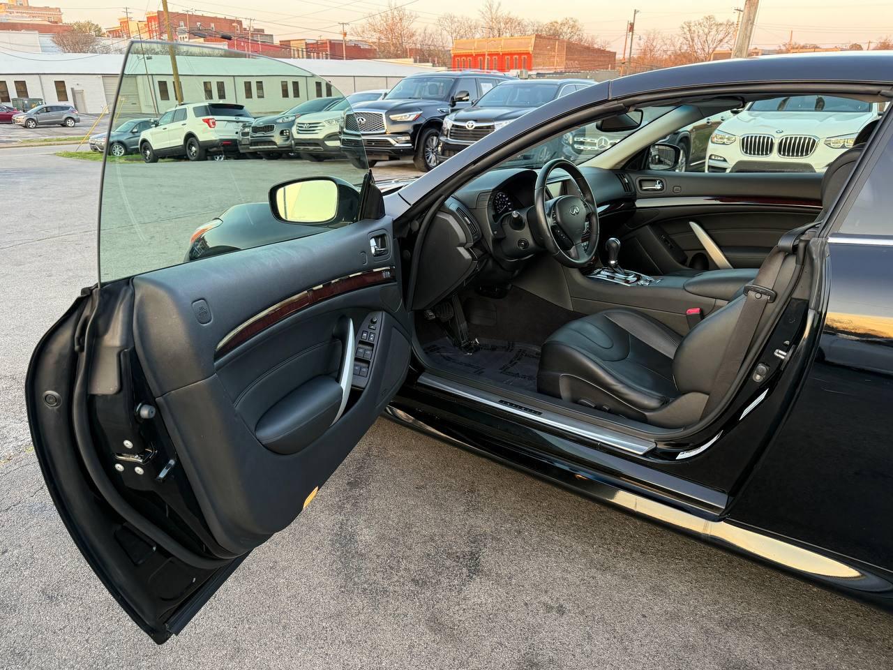 Infiniti G Convertible Base 2012