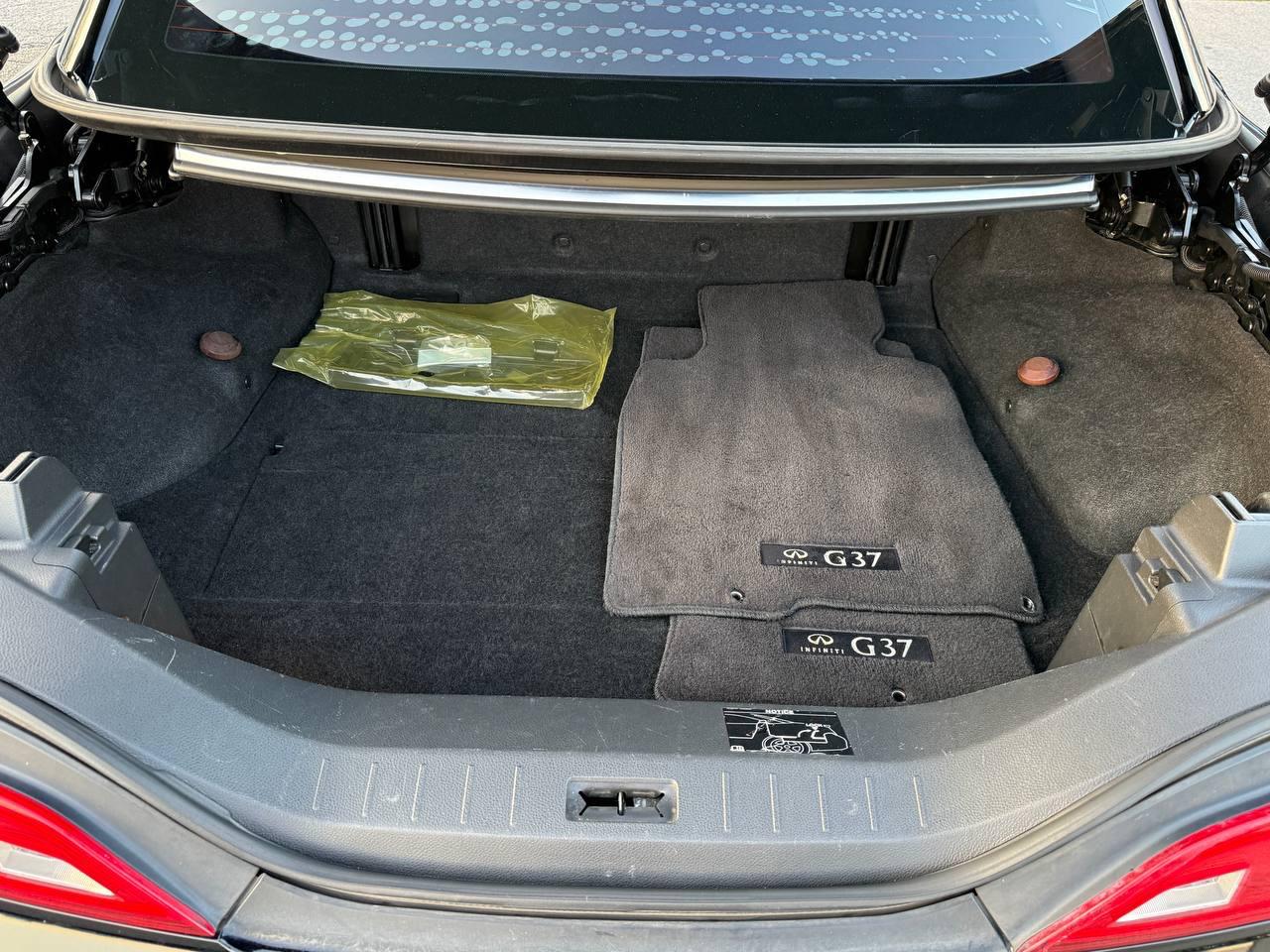 Infiniti G Convertible Base 2012