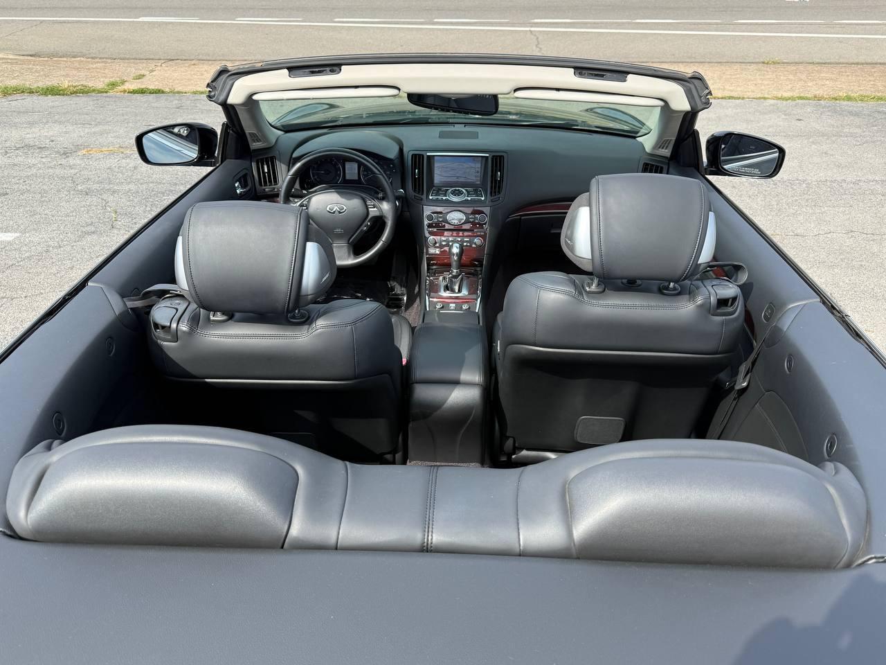 Infiniti G Convertible Base 2012