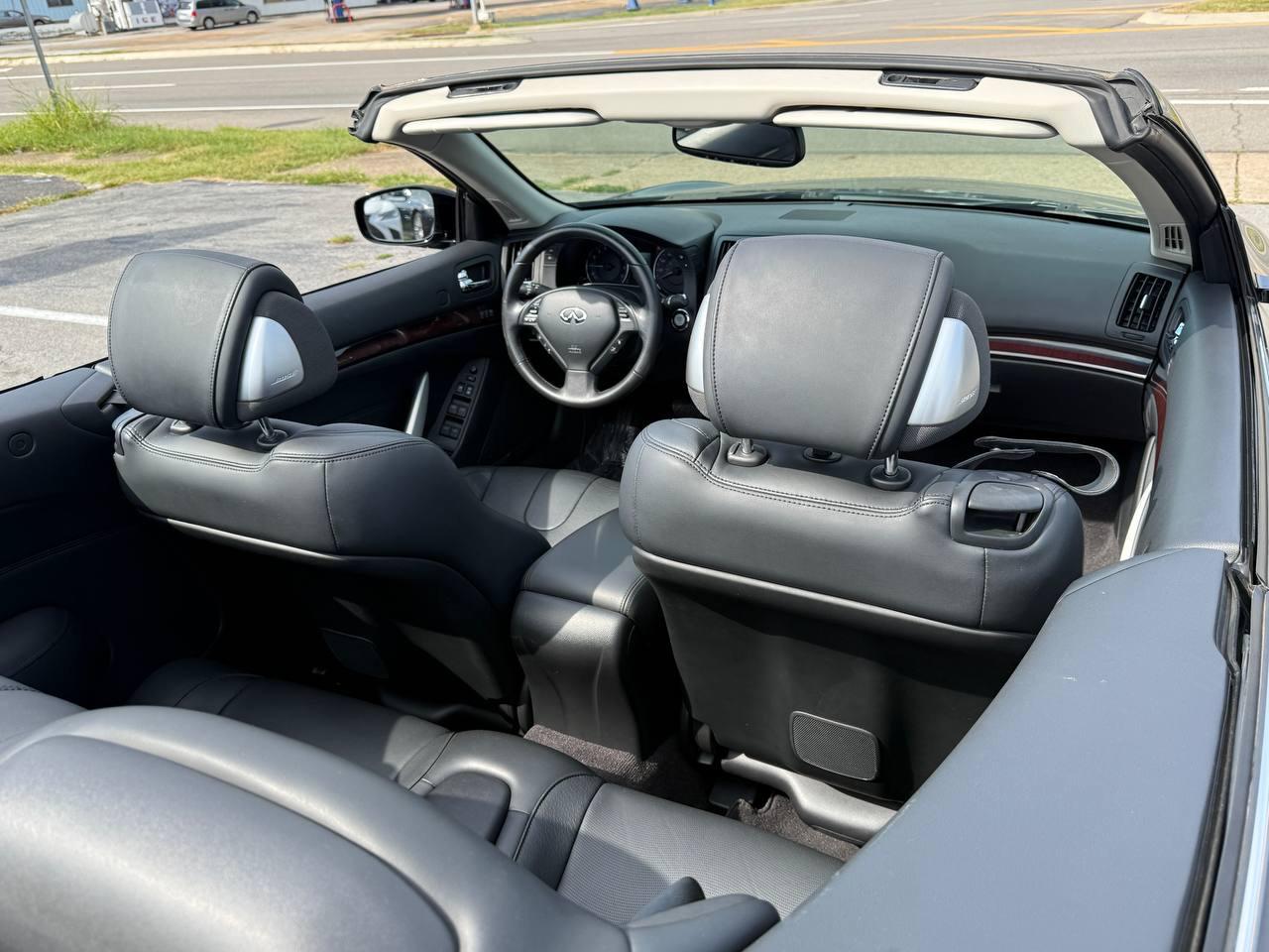 Infiniti G Convertible Base 2012